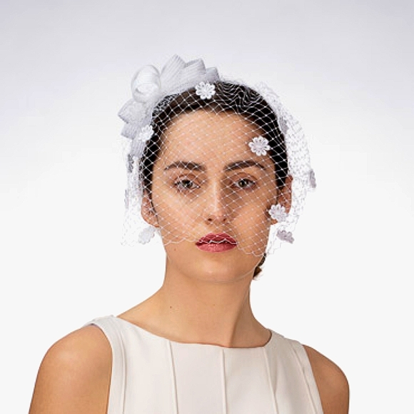 Elegant Refined White Floral Flower Dotted Fascinator Veiled Headband Headpiece - Picture 1 of 6